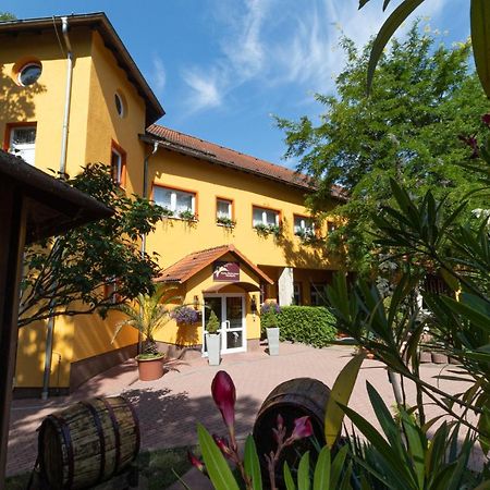 Hotel-Restaurant Weinberg Artern Exterior foto