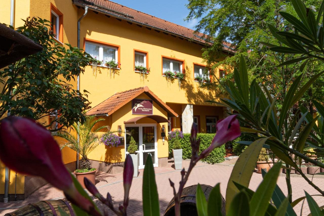 Hotel-Restaurant Weinberg Artern Exterior foto